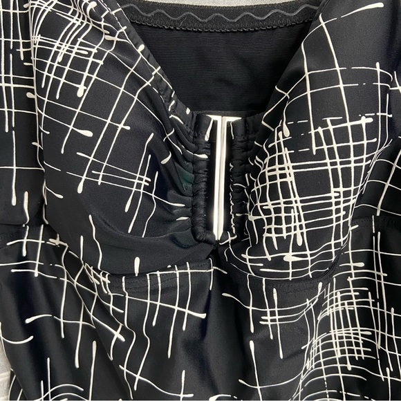 NWT BE CREATIVE / Black & White Tankini Swim Top Size 16 - Picture 6 of 12